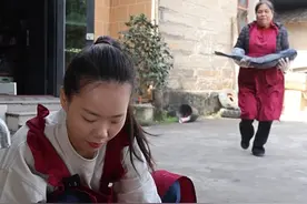 远嫁的姑姑每年过年回一趟家是家里每年亲人团团圆的日子，妈妈总把她喜欢的食材留到这一天才买回来，爱着对方的家人总能恰到好处的表达自己的心意#记录真实生活 #农村生活 #抖音美食推荐官 #农村柴火饭 #家的味道视频封面