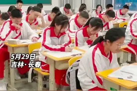 高三最后一节晚自习，英语老师把听力内容换成了《起风了》，“希望给他们留下一个美好回忆”#2024高考视频封面