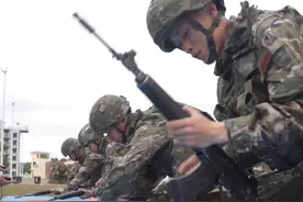 武警广西总队：新《大纲》引领新突破 比武会操激起训练热潮#比武练兵#国防 #广西dou知道 #会操 #武警视频封面