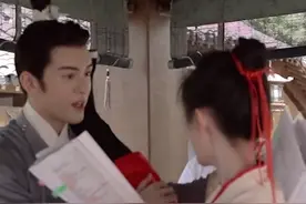 #嘉南传 呼声超高的压腿花絮来了！姜保宁#鞠婧祎 和她的人形压腿架李谦#曾舜晞 有没有甜到你～#鞠婧祎曾舜晞cp感 视频封面