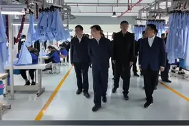 省委书记赴德宏州调研： 打好“沿边牌” 1月2日至3日，云南省委书记王宁赴#德宏 州调研。在瑞丽沿边产业园，王宁与企业负责人深入交流，强调要打好“沿边牌”。#瑞丽 #沿边开放城市视频封面