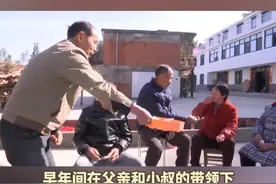 安徽岳西，“七名堂兄弟共墙重建老宅 ”#背后的故事 ，重建加装修大概花了两百万，费用和面积大家基本都是均摊， “大家庭团结和睦是受前辈的影响！”#幸福的大家庭 #总有温暖在身边 #安徽dou知道视频封面