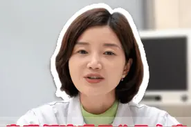 有时候我们往往会出现鼻涕流到我们的嗓子里边，吐也吐不出来 咽也咽不下去，这是什么情况？#鼻后滴漏综合症 #鼻涕倒流 #医学科普视频封面
