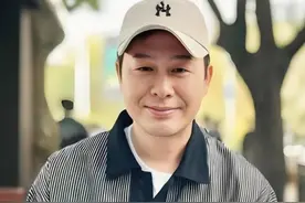 抓拍镜头明星多接地气？张颂文王宝强个个真实，李若彤满身烟火气#张颂文#王宝强 #曾黎 #李若彤视频封面