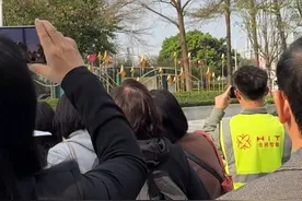 小鹏汇天飞行汽车飞越广州CBD 今天旅航者X2顺利完成广州CBD区域的低空飞行，有多少人想坐飞行汽车上班？评论区告诉我#飞行汽车 #低空经济视频封面