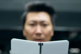 4年前10000多元的手机，如今只卖800块？？ 2020年售价1399美金的手机，如今售价只有1000人民币不到
这就是微软推出的第一款折叠屏手机 - Surface Duo
那么现在，它值得买么？
#折叠屏 #微软Surface #数码 #数码产品 #玩转数码视频封面
