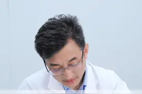 玻璃纤维扎手看不见伤口，但跟被一千根针扎一样痛 #医学科普 #生活冷知识 #玻璃纤维 #知识科普视频封面