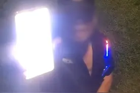 “你开这么大个车，差几盒烟啊？”7月30日，辽宁沈阳，#货车司机服务区休息保安亮收款码要烟钱 视频封面