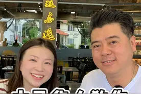 大马华人教你挑榴莲 来到马来西亚，怎能不吃榴莲？早在郑和船队的记录里，就有记载这儿的“赌尔焉”（即durian榴莲）“甚甜美好吃”。岛妹也来尝尝！#马来西亚 #榴莲 #水果 #美食