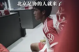 18岁足球小将郭嘉璇去世！此前在海外集训受伤致脑死亡，家属称再过几小时就是他19岁生日，哥哥质疑：为什么医院刚通知嘉璇心跳停止，北京足协的人就来了#郭嘉璇视频封面