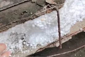 网曝成都一河道护栏出现“泡沫工程”？Deepseek解读视频封面