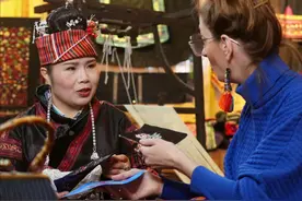 #贵州非遗苗绣亮相米兰时装周 ，最吸引人的物件是它 #围炉漫话视频封面