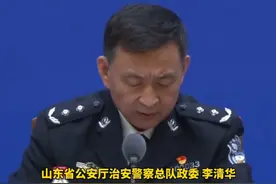 【首批有效期20年的第二代身份证将迎换证高峰，山东已将期满前3个月放宽为6个月】
（记者 陈瑞阳）3月28日上午，在省政府新闻办举行的“抓改革创新促高质量发展”主题系列新闻发布会现场，山东省公安厅治安警察总队政委李清华介绍，今年，省公安厅推出了十二项便民措施，覆盖了从换证提醒、证件申领到证件制作、领取发放的各个环节。在证件申领环节，进一步简化申领材料。在换证提醒环节，山东公安定期通过“爱山东”政务服务平台，为需要换证的群众发送到期提醒，便于群众合理安排时间，着手申请换领。同时，为方便群众错峰换证，山东已将换领期限从有效期满前3个月调整放宽为6个月，群众可以通过查看证件有效期限，了解到期时间。＃身份证＃山东视频封面