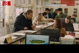 #电视剧心想事成 在车站，孙想害羞地答应了王一冰的告白。而于非碰巧在此送外卖，看到孙想幸福的样子，他默默离开...视频封面