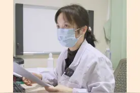 婆婆害怕活检，但活检是为了更好治疗，耐心开导 #医者仁心 #肺癌 #门诊故事 #董晓荣 #好起来视频封面