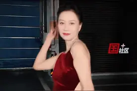 1月23日，46岁演员倪虹洁发文分享了自己的一段往事。1999年，我因拍摄内衣广告轰动全国，很长一段时间我都感到非常压抑和崩溃。现在想对当年的自己说：不要为自己有姣好的身材感到羞耻，那是美好的，并没有什么罪过。视频封面