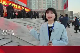聚焦2025宁夏两会 1月18日上午，宁夏人民会堂气氛庄重热烈，中国人民政治协商会议第十二届宁夏回族自治区委员会第三次会议在银川隆重开幕。来自全区各族各界的政协委员汇聚一堂，共商发展大计，共谋务实良策，为奋力谱写中国式现代化宁夏篇章凝心聚力。#聚焦2025宁夏两会  #高质量发展瞰宁夏  #宁观记者阿敏两会vlog视频封面