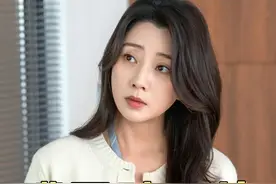 本以为殷桃嘴唇破一块是造型设计，直到一张高清照曝光，揭开背后隐藏不为人知的小秘密 #殷桃  #刘诗诗  #李倩 #娱乐八卦
