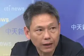 “早晚要来收了你们！”国防部发布会引用《哪吒2》台词 台名嘴：解放军要发起突袭太简单了！ 2月27日的国防部记者会上，发言人吴谦大校引用《哪吒2》台词正告民进党当局“早晚要来收了你们”，引发岛内热议。时事评论员谢寒冰在岛内政论节目中直言，解放军要对台发起突袭，太简单了！#国防部引用哪吒2台词正告民进党视频封面