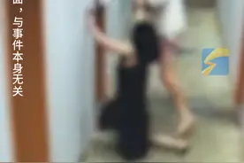 女子出差遭同行男子侵犯，反抗逃出房间后晕在走廊。男子竟在未经询问情况下补办女子房间房卡，把她拉回房间再次侵犯。近日，酒店方经过这两天的复核，确认门店存在违规情形。#凯里亚德酒店 #男同事 #房卡视频封面