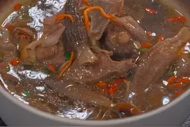 鸽子汤在家这样炖，出锅汤鲜味美，在家你也试试吧 #妈呀太香了 #炖汤视频封面