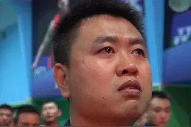 北部战区空军某旅举行向军旗告别仪式，卸下军衔的一刻，老兵们泪洒现场！（吕鹏）#退伍#铁打的营盘流水的兵 #退伍不褪色 #离别视频封面