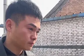 3月19日（采访）河南商丘，妹妹出嫁哥哥手扶婚车送出村头，哥哥的泪水顺着眼角不停滑落，“兄妹之间的手足之情让人触动”#河南dou知道视频封面