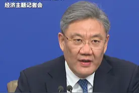 商务部部长：2025年扩消费将推出更多务实管用举措视频封面