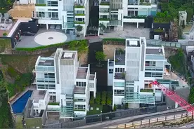 这就是香港巨星周星驰的超级豪宅，它位于香港太平山最高处 #周星驰豪宅 #航拍 #内容启发搜索视频封面