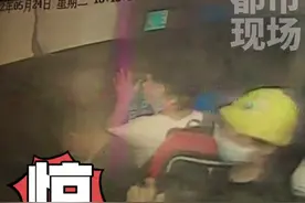 电梯突然下坠，16人被困轿厢半个多小时，报警按键还坏了！#电梯 #危险瞬间 #电梯故障 #江西dou知道 视频封面