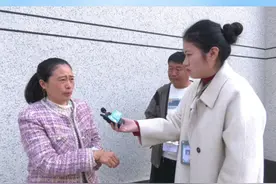老庙黄金买金镯 复秤少了近七克
老庙黄金：无法证明金镯是售出的原品
民警：会调查此事#老庙黄金 #金镯 #黄金 #消费者视频封面