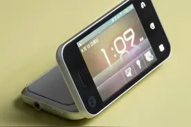 会180度“后空翻”的折叠机。 Moto ME600在10年发布，不过由于过于创新创翻车了。这也是苹果挤牙膏的原因吧#数码产品  #科技启示录  #数码潮电大玩家视频封面