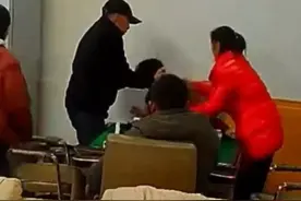 大年初三老人突发脑梗，危急时刻一家人“飞奔”抢救！#万万没想到 #社会百态 #暖心 #正能量视频封面
