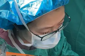 尿失禁的TVTO手术是怎么回事 #手术室日常 #尿失禁 #盆底肌松弛漏尿 #单孔腹腔镜雷雨主任 #硬核健康科普行动视频封面