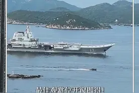 香港市民：“ 起猛了，航母开楼下了”#山东舰航母编队今日访港 ， 最佳观赏位开窗即得！