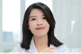 脸上长这种褐色扁平疙瘩，当心可能是hpv感染#hpv #扁平疣 #医学科普视频封面