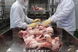 #白象方便面  面条Q弹劲道，汤底浓郁，面饼量足，一碗刚刚好～#速食美食  #妈呀太香了  #这一碗好过瘾  #方便面视频封面