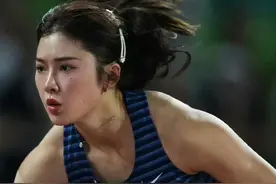 8秒22！吴艳妮60米栏大逆转，从落后到第一，赛后淡定不庆祝视频封面