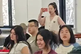 【美国大学生：眼见为实，真实的中国与媒体报道完全不同】 在中方提出的“5年5万”倡议下，2024年共有近1.5万名美国青少年来华交流学习。2024年12月31日至2025年1月11日，由中国人民对外友好协会邀请，美中绿色基金会组织、中国友好和平发展基金会支持的美国艾奥瓦州青年学生代表团来华访问。伴随着新年的钟声，他们成为2025年首批访华的美国青少年代表团之一。#美国大学生说真实的中国与媒体报道完全不同视频封面