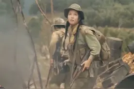 越南妹亲自架设高射炮，击落美军战机 #电影解说#战争电影#我要上热门#推荐电影#+dou上热门@DOU+小助手视频封面