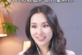 《我的祖国》歌曲教唱来咯！ 这是一首抒情歌曲，深切地表达了浓烈的爱国主义思想，歌曲前一部分以抒情的女高音形式，一种汹涌而来的思乡之情，洋溢在甜美的歌声中。喜欢的同学赶紧点赞转发反复观看，收获更大哦！#声乐教学 #唱歌技巧 #零基础学唱歌 #我的祖国 #唱歌教学技巧