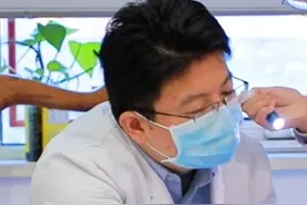 吉林来的患者，曾在当地做过乳管镜，现在溢液颜色更深了... #乳腺健康 #徐峰主任看乳腺溢液 #乳腺大夫徐峰 #健康 #女性健康视频封面