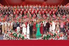 豪情开盛景，欢歌向未来。全场高唱《歌唱祖国》，祝福祖国繁荣昌盛、国泰民安，祝福澳门日新月异、再创辉煌！视频封面