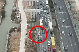 高速交通事故，无人机喊话快速撤离现场，避免二次事故！ #文明交通携手共创 #无人机 #高速公路视频封面
