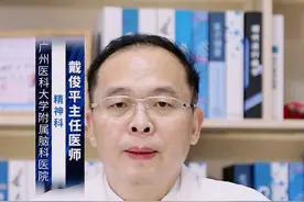 阿普唑仑不能和什么药一起吃？ #涨知识 阿普唑仑通常不能和抗抑郁药、抗结核药物、镇痛药物、抑酸剂等药物一起吃，否则可能会发生药物相互作用，而危害身体健康。阿普唑仑是临床常用的镇静安定药，属于苯二氮䓬类药物，其配伍禁忌较多，患者应当谨遵医嘱服用。
1.抗抑郁药：如西酞普兰、文拉法辛、度洛西汀等。由于这些药物中同样含有镇静的成分，与阿普唑仑合用可能会增强镇静作用，而存在用药危险；
2.抗结核药物：如异烟肼、利福平等，阿普唑仑与利福平合用，可能会增强本品在体内的消除速度，导致血药浓度降低；而与异烟肼合用，可能会抑制本品的消除速度，导致血药浓度增高。无论是哪一种，均不利于机体健康；
3.镇痛药物：由于以上药物可能会增加人体的成瘾性，因此也不宜与阿普唑仑同时服用，否则可能会导致成瘾的危险性增加；
4.抑酸剂：如西咪替丁等，与阿普唑仑一起使用时，可延缓本品的代谢，导致阿普唑仑在体内清除减慢，从而引起血浆半衰期延长。除此之外，阿普唑仑还不宜与抗高血压药和利尿药合用，也不宜与扑米酮、左旋多巴、地高辛等药物合用，以免影响身体健康。使用药物一定要专业医生的指导下使用，如果服药出现任何不适，要及时去医院寻求专业医生的帮助。#硬核健康科普dou来说 @创作灵感小助手