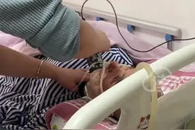 妹妹精心照顾植物人哥哥12年 早上发现哥哥去世 崩溃大哭“怕我休息不好 怕我累着 他悄悄走了”，在半月前妹妹给哥哥过生日称“也许这是他最后一个生日吧”#妹妹照顾哥哥 #植物人 #妹妹照顾植物人卧床哥哥12年 #兄妹情视频封面