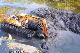 航道清淤、环湖补绿。银川市水务局实施七子连湖示范片区水环境提升项目，帮七子连湖动“手术”，助其“长”出“水下森林”。#宁夏银川  #七子连湖  #绿水青山就是金山银山视频封面