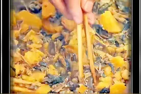 影视中困难时期吃什么？知青大口蛤蟆炖土豆，战士一天三顿胡萝卜视频封面