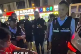 游客在三亚停车遇到“人肉占车位”，警察直接对女子吼了一声“让开”（来源：南昌晚报）视频封面
