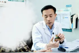 糖尿病3年没吃药没治疗，空腹血糖高达14，出现手麻 糖尿病3年没吃药没治疗，空腹血糖高达14，出现手麻#空腹血糖 #手麻脚麻 #糖尿病并发症 #糖尿病 #抖出健康知识宝藏视频封面